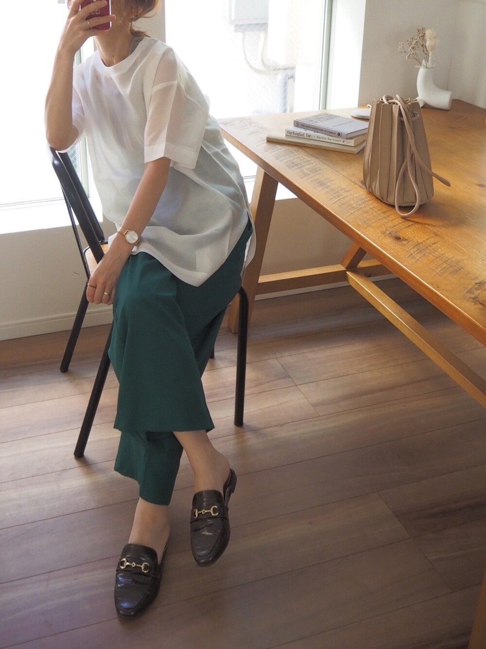 「カラーパンツ、シアーシャツ、ラクチンコーデ」｜「bohmalのシアーチュニックブラウスTシャツ（シャツ/ブラウス、ホワイト系）」を使った、❁ a i  ❁さん（レディース・158cm）の春コーディネートの1枚目の写真