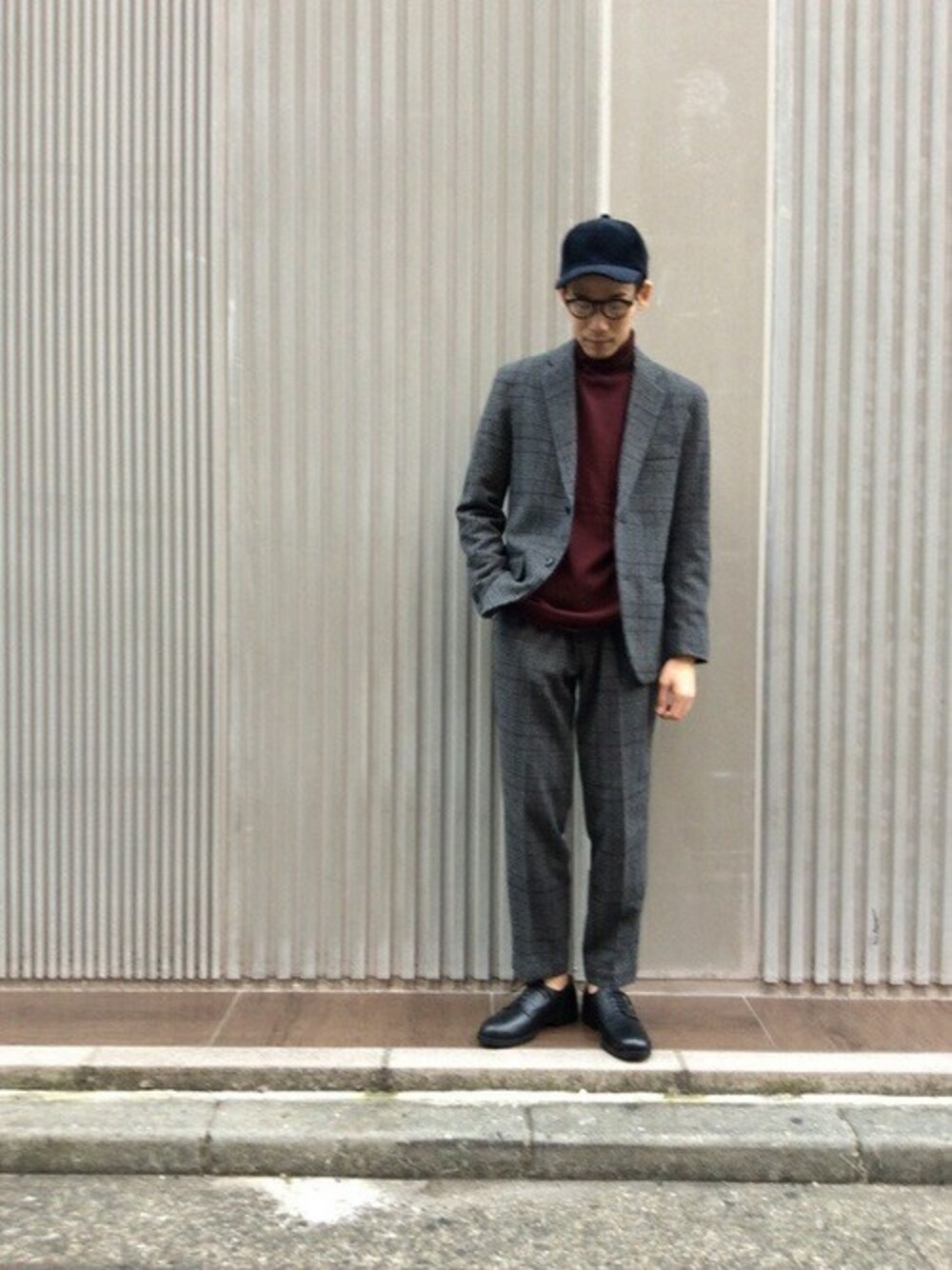 「チェック、STYLE、タートルネック、金子眼鏡、UR、URBAN RESEARCH、KLEMAN、秋冬、AW、UR20th_UR」｜「URBAN RESEARCHのUR TWEED 2B JACKET（テーラードジャケット、グレー系）」を使った、リョータさん（メンズ・175cm）の冬コーディネートの1枚目の写真