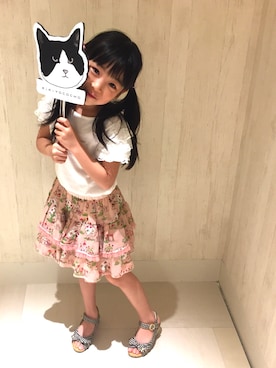 「mezzo piano（メゾピアノ）のアイテム（Tシャツ/カットソー、ホワイト系）」を使った、hitomiさん（キッズ・137cm）の春コーディネート