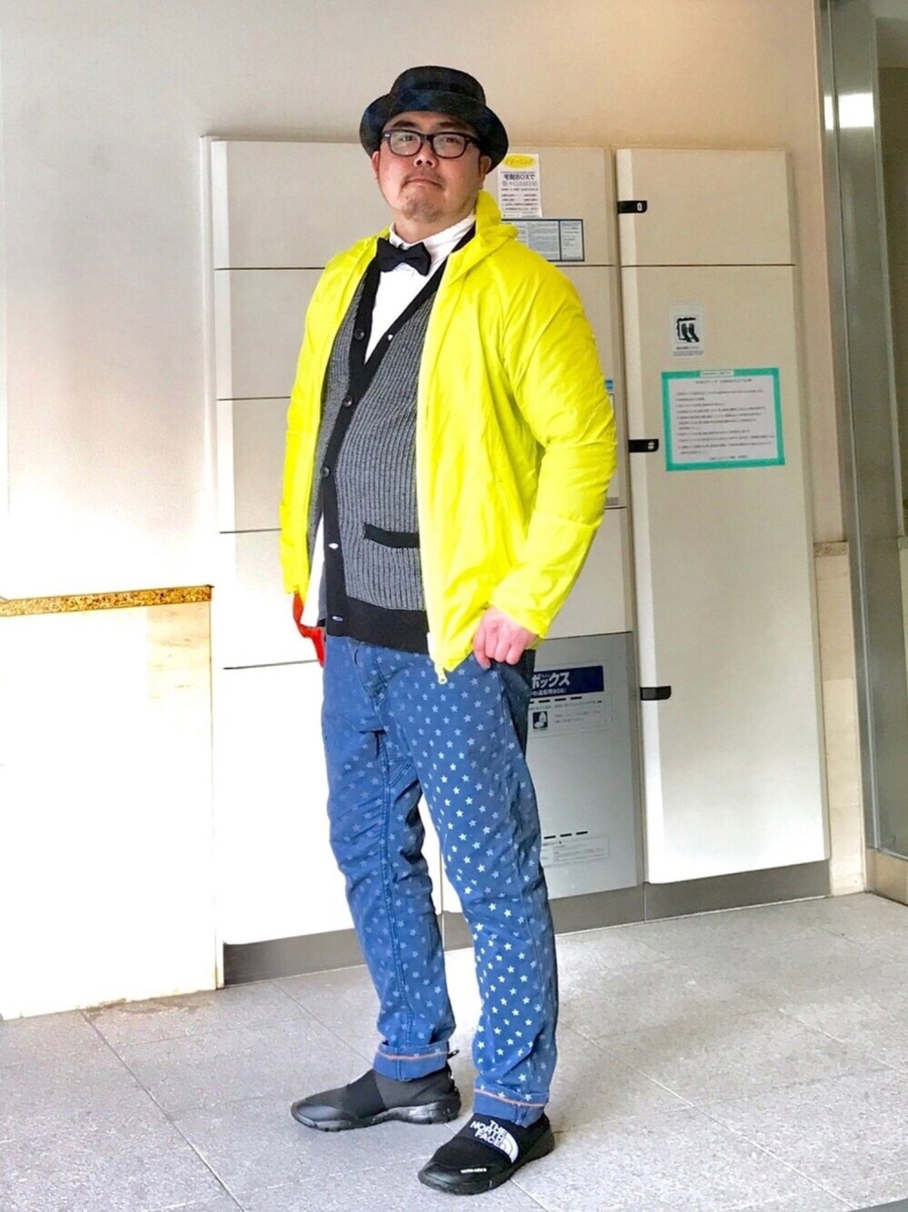 「Mr.Babe、デブでもオシャレ、ポチャイリッシュ、ポチャメン、はるコーデ、蛍光カラー、メガネ男子、でぶ、春コーデ、星柄」｜「CABALLEROのCABALLERO×HARRIS TWEED PORK PIE HAT GRANADA BLUE（ハット、ブルー系）」を使った、JUNØ  D'Marzioさん（メンズ・174cm）の春コーディネートの1枚目の写真