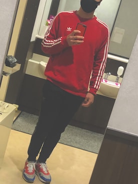 「adidas（アディダス）のアイテム（スウェット、レッド系）」を使った、やんかずさん（メンズ・173cm）の秋コーディネート