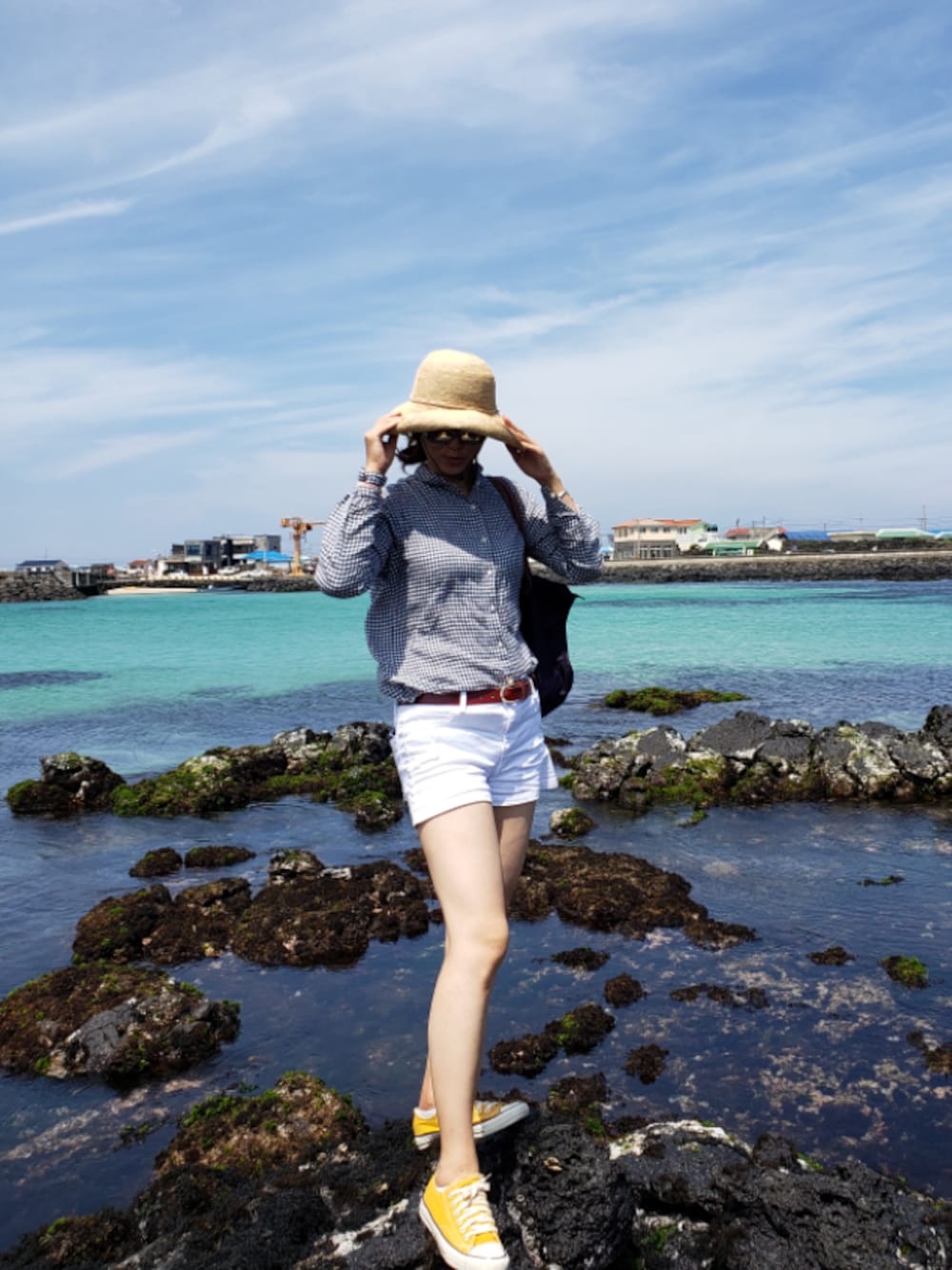 「回力のアイテム（スニーカー、イエロー系）」を使った、守兔待树さん（レディース・175cm）の夏コーディネートの1枚目の写真
