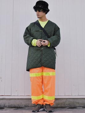 「蛍光カラー」｜「アイテム（その他アウター）」を使った、IIさん（メンズ・173cm）の秋コーディネート