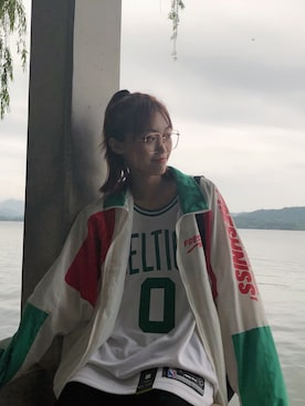 「国潮」｜「アイテム（ステンカラーコート）」を使った、舒远望さん（レディース・170cm）の秋コーディネート