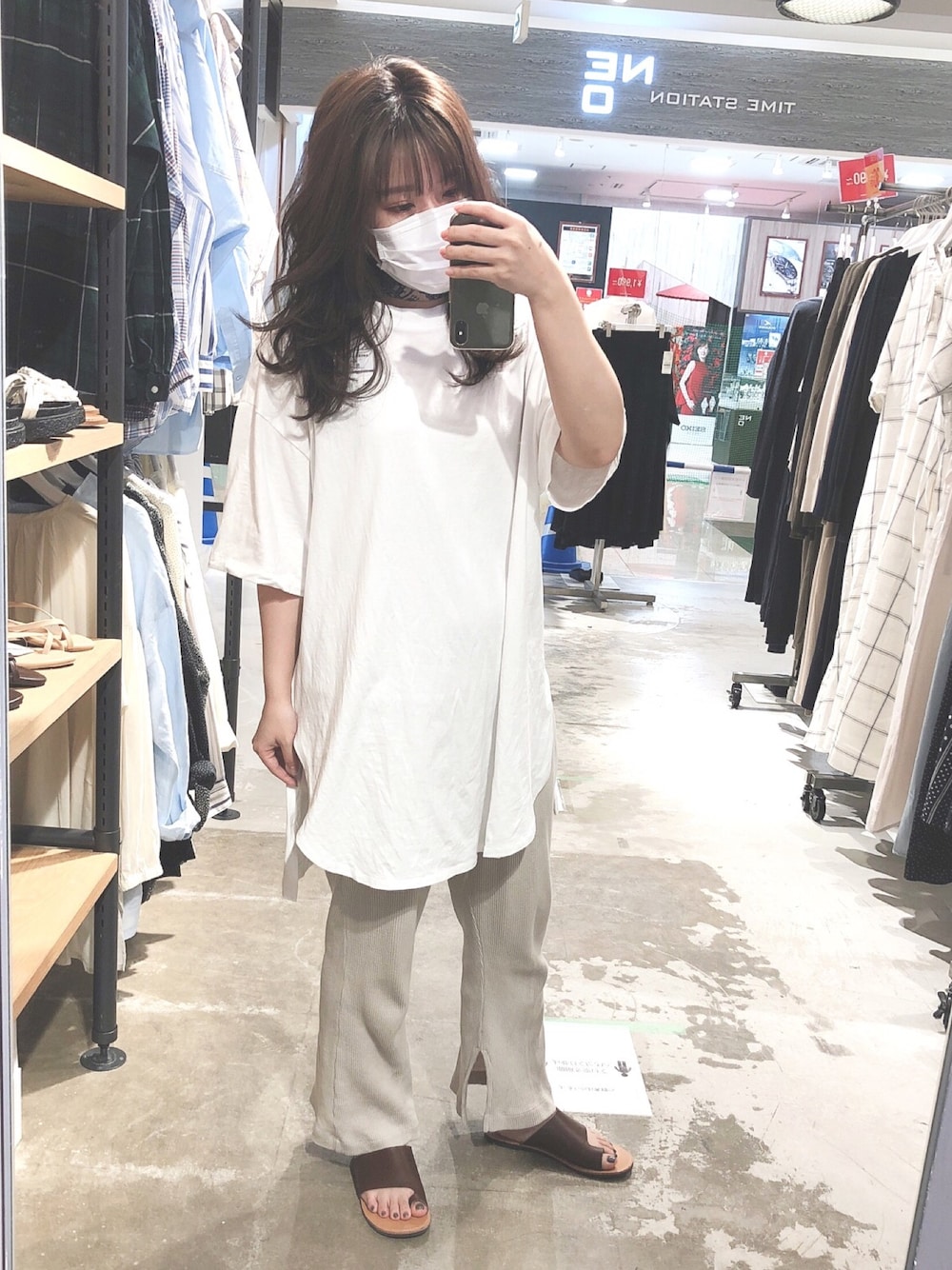 「ラクチンコーデ、カジュアルコーデ、チュニック、夏コーデ、黒髪」｜「AMERICAN HOLICのアイテム（Tシャツ/カットソー、ホワイト系）」を使った、くろりさん（レディース・150cm）の夏コーディネートの1枚目の写真