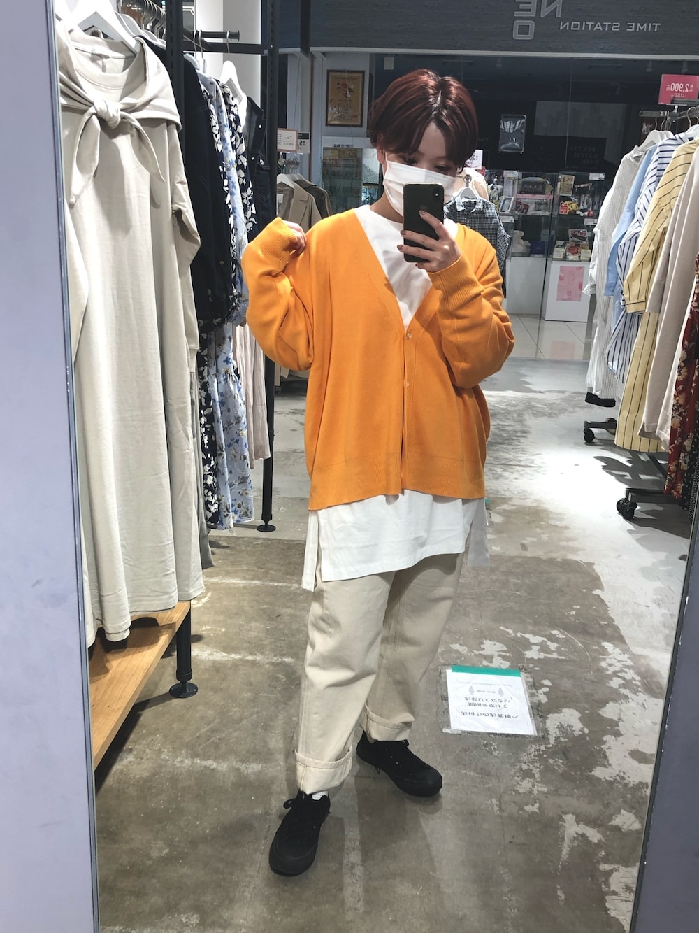 「春コーデ、オレンジ、カーディガン、メンズライク、カジュアルコーデ、ショートヘア」｜「AMERICAN HOLICのVネックドルマンミディカーディガン ＊（カーディガン/ボレロ、オレンジ系）」を使った、くろりさん（レディース・150cm）の春コーディネートの1枚目の写真