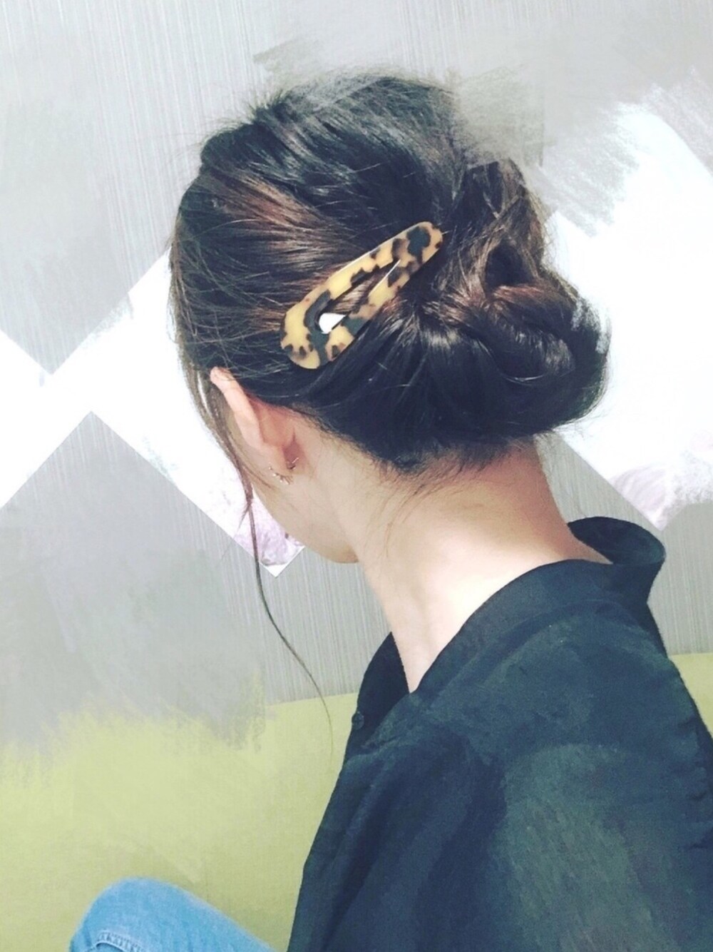 「ヘアアレンジ、くるりんぱヘアー、シアーシャツ、抜け襟、オトナカジュアル、ヘアピン、ヘアクリップ、ootd、デニム」｜「no brandのアイテム（シャツ/ブラウス、ブラック系）」を使った、ちゃみんさん（レディース・156cm）の夏コーディネートの1枚目の写真