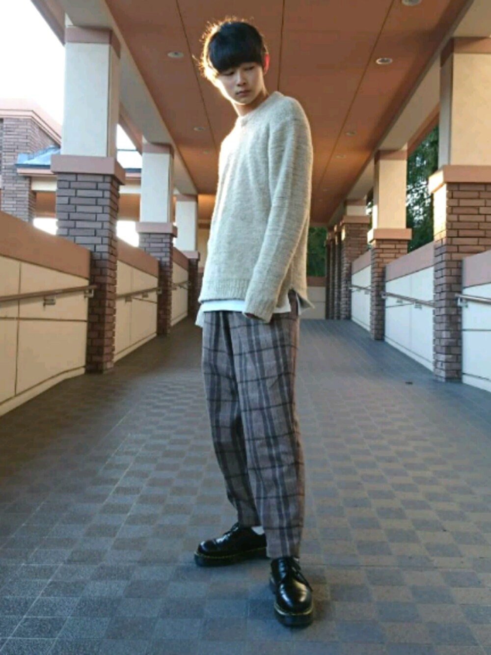 「休日スタイル、お洒落さんとつながりたい、Dr.Martens、大人コーデ、あけましておめでとうございます！、オトナカジュアル、ワイドパンツ、チェック、モテ服、ラフ」｜「JOURNAL STANDARDの【YAK WOOL BLEND】 アッシュクニットクルーネック（ニット/セーター、ベージュ系）」を使った、🌸kai🌸さん（メンズ・173cm）の冬コーディネートの1枚目の写真