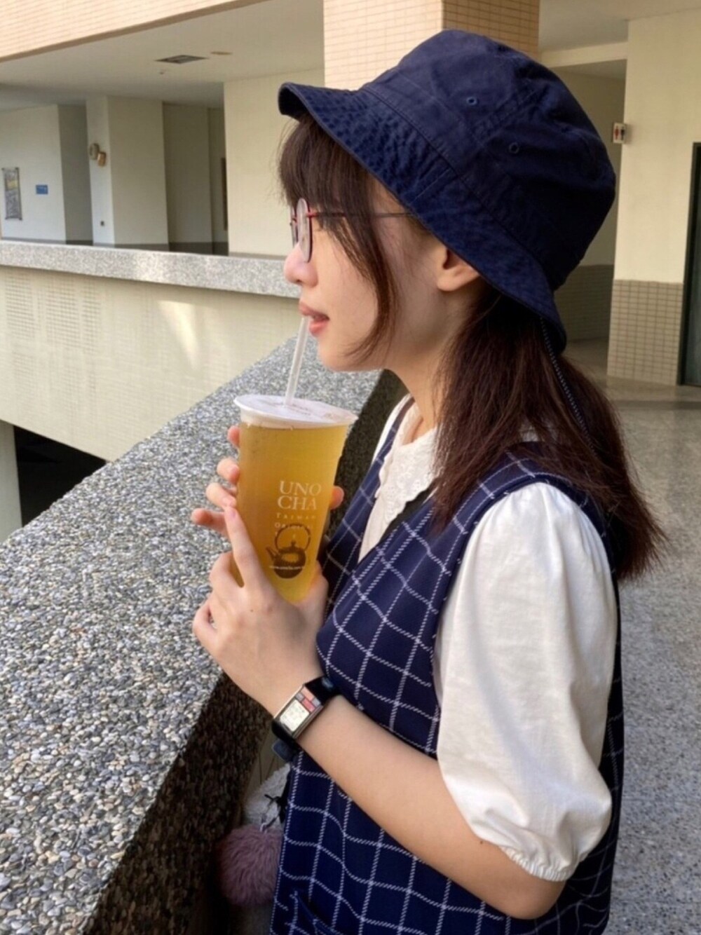 「夏コーデ、秋のコーデ、めがね、赤メガネ、白シャツ、ワンピース、青いワンピース、青×白、青、学校」｜「バケットハットのアイテム（帽子、ブルー系）」を使った、シシ🌼さん（レディース・153cm）の秋コーディネートの1枚目の写真