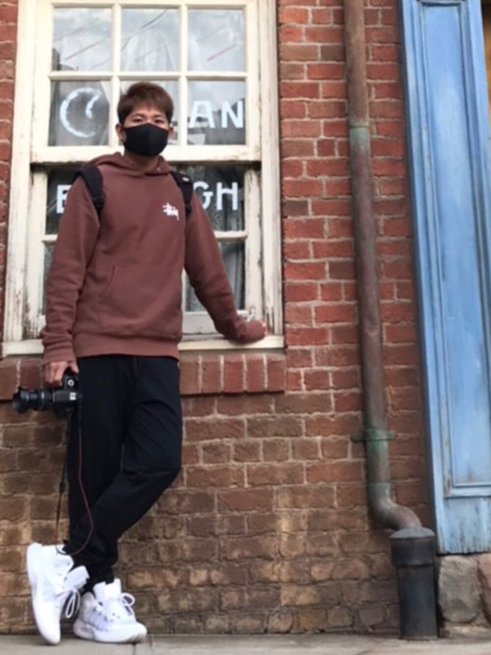 「STUSSYのBasic Stussy Hood（パーカー、ブラウン系）」を使った、チャンこつさん（メンズ・172cm）の秋コーディネートの1枚目の写真
