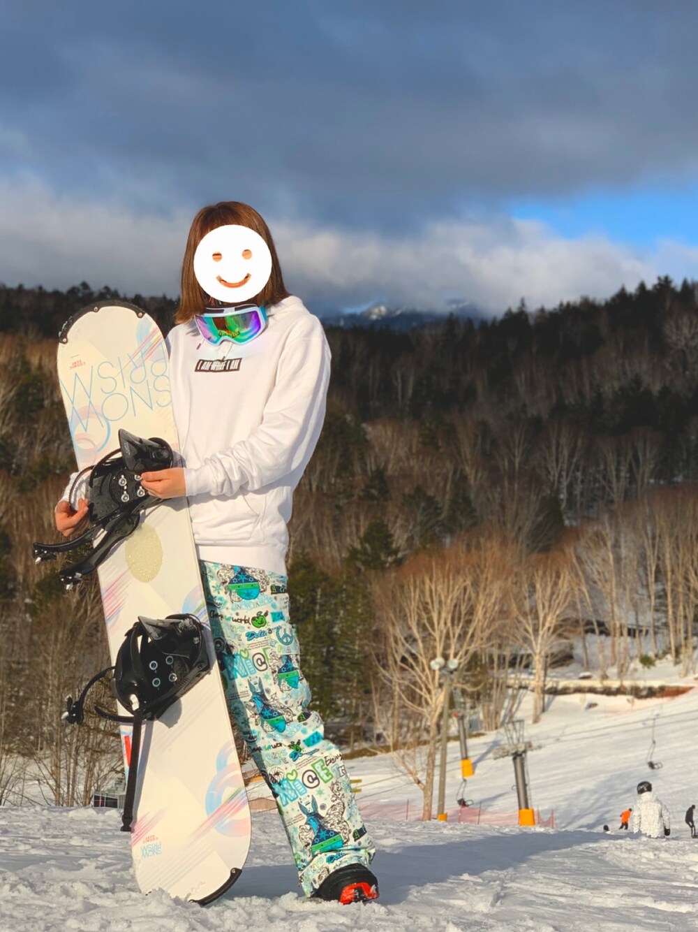 「スノボ、スノボー女子、winter」｜「I AM WHAT I AMのアイテム（パーカー、ホワイト系）」を使った、みくまるさん（レディース・162cm）の春コーディネートの1枚目の写真