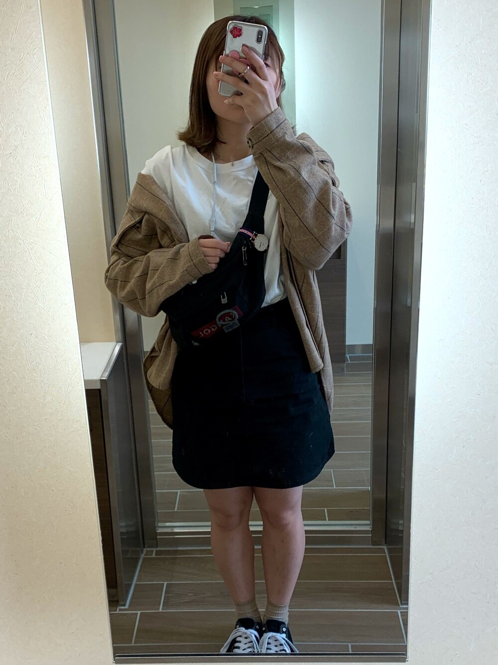 「春、スカート、スカート×スニーカー、おでかけ」｜「a.g.plusのアイテム（ジャケット/アウター、ブラウン系）」を使った、みくまるさん（レディース・162cm）の春コーディネートの1枚目の写真
