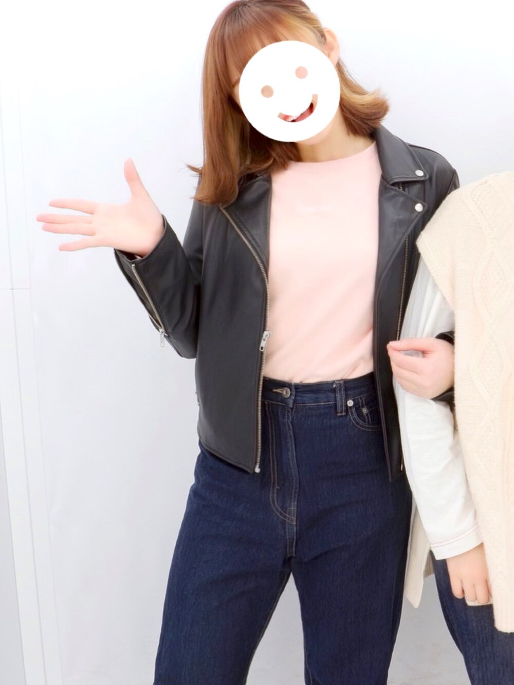 「spring、春コーデ、casual、カジュアル、hangout、プリクラ、Areeam、あいにゃん」｜「Disneyのアイテム（ライダースジャケット、ブラック系）」を使った、みくまるさん（レディース・162cm）の春コーディネートの1枚目の写真