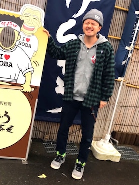 「ROLLING CRADLE（ローリングクレイドル）のアイテム（ニットキャップ/ビーニー）」を使った、アナーキー田中さん（メンズ・171cm）の冬コーディネート