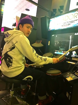 「ROLLING CRADLE（ローリングクレイドル）のアイテム（デニムパンツ）」を使った、アナーキー田中さん（メンズ・171cm）の冬コーディネート
