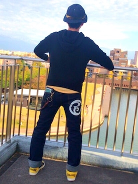 「ROLLING CRADLE（ローリングクレイドル）のアイテム（デニムパンツ）」を使った、アナーキー田中さん（メンズ・171cm）の秋コーディネート