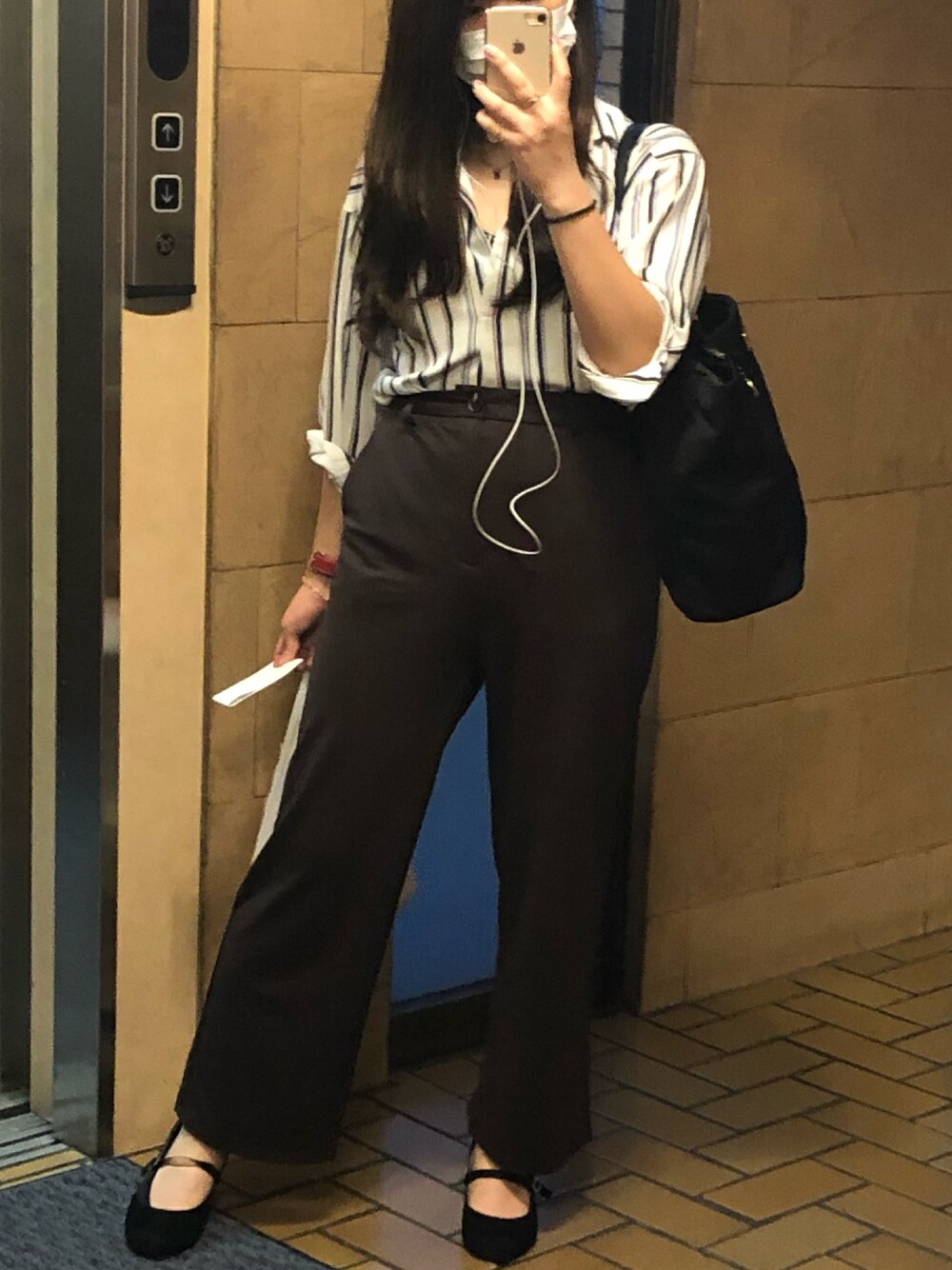 「ootd、オフィスカジュアル、アラサー、出勤コーデ」｜「kate spade new yorkのCEDAR STREET MINI HARMONY（トートバッグ、ブラック系）」を使った、Reinaさん（レディース・158cm）の夏コーディネートの1枚目の写真