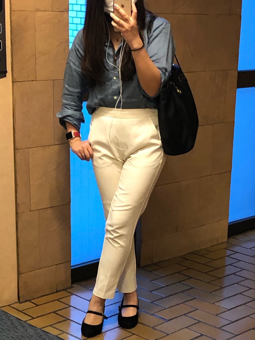 「プチプラ、アラサー、通勤コーデ、プレミアムリネンシャツ、UNIQLO、GU」｜「UNIQLOのWOMEN プレミアムリネンシャツ（長袖）（シャツ/ブラウス、ブルー系）」を使った、Reinaさん（レディース・158cm）の夏コーディネートの1枚目の写真