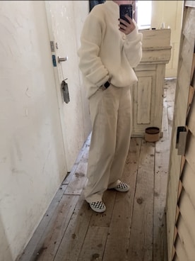 「オールホワイト」｜「アイテム（スリッポン）」を使った、sayakaさん（レディース・152cm）の冬コーディネート
