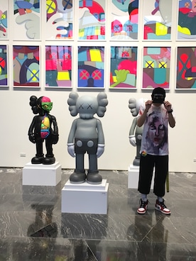 「GIVENCHY（ジバンシイ）のアイテム（Tシャツ/カットソー、ホワイト系）」を使った、Eason Chiuさん（メンズ・173cm）の秋コーディネート