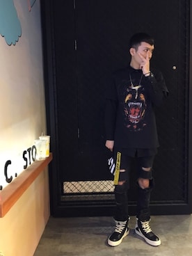「RICK OWENS」｜「アイテム（アナログ腕時計）」を使った、Eason Chiuさん（メンズ・173cm）の秋コーディネート