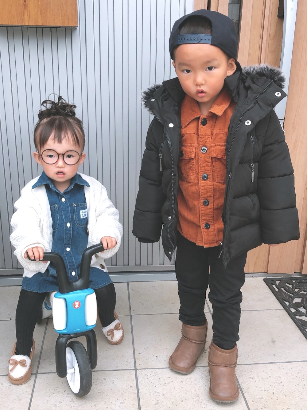 「キッズコーデ、七五三、むすこーで、むすめ服、カジュアルコーデ、キッズファッション、男の子、女の子、娘コーデ、息子コーデ」｜「韓国子供服のアイテム（モッズコート、ブラック系）」を使った、mooochikooさん（キッズ・110cm）の秋コーディネートの1枚目の写真