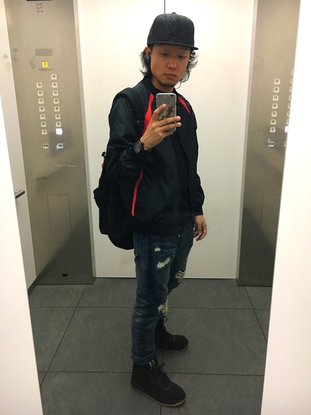 「ドラフトナイキ、NIKE、Jordan、NIXON、NEWERA、ナイキ」｜「JORDAN BRANDのアイテム（ナイロンジャケット、ブラック系）」を使った、Ichiro Sakaguchiさん（メンズ・169cm）の冬コーディネートの1枚目の写真