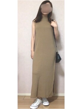 Vネックニットトップスxニットワンピースレイヤードセットを使った人気ファッションコーディネート Wear