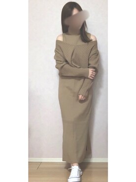 Vネックニットトップスxニットワンピースレイヤードセットを使った人気ファッションコーディネート Wear