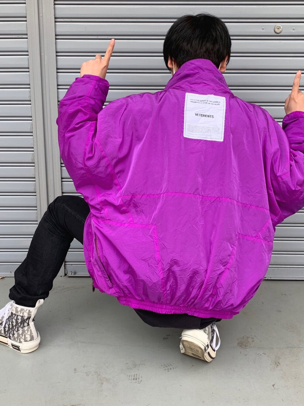 「今日のコーデ、大人コーデ、シンプルコーデ、カジュアルコーデ、vetements、Dior」｜「VETEMENTSのアイテム（ナイロンジャケット、パープル系）」を使った、はやてまるぅさん（メンズ・165cm）の夏コーディネートの1枚目の写真
