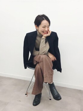 「UNIQLO（ユニクロ）のハイライズワイドジーンズ（その他パンツ、グリーン系）」を使った、下島麻子さん（レディース・159cm）の秋コーディネート