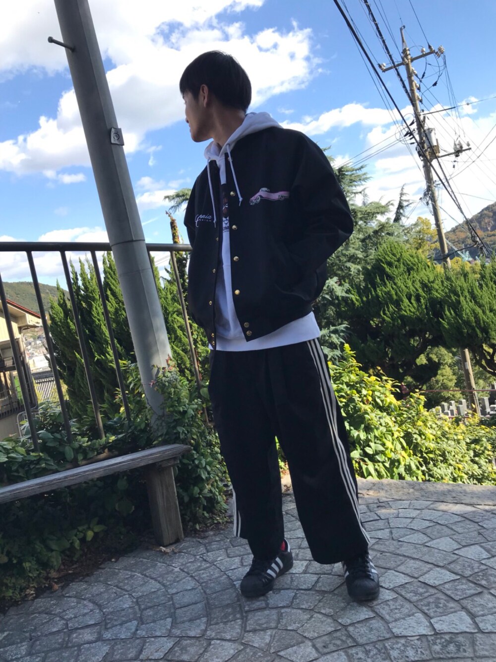 「古着、ラインパンツ、JOYRICH、冬、冬コーデ」｜「JOYRICHのBH Girl Athletic Jkt（その他アウター、ブラック系）」を使った、MJさん（メンズ・174cm）の秋コーディネートの1枚目の写真