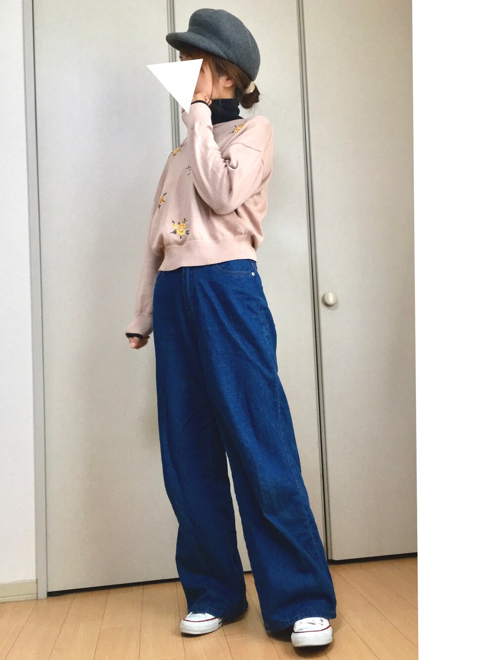 「パンツスタイル、ラクチンコーデ、秋冬、オトナカジュアル、デニムパンツ、コンバース、ママコーデ」｜「LOWRYS FARMのフェルトキャスケット　765050 （キャスケット、グレー系）」を使った、neo.gmさん（レディース・158cm）の秋コーディネートの1枚目の写真