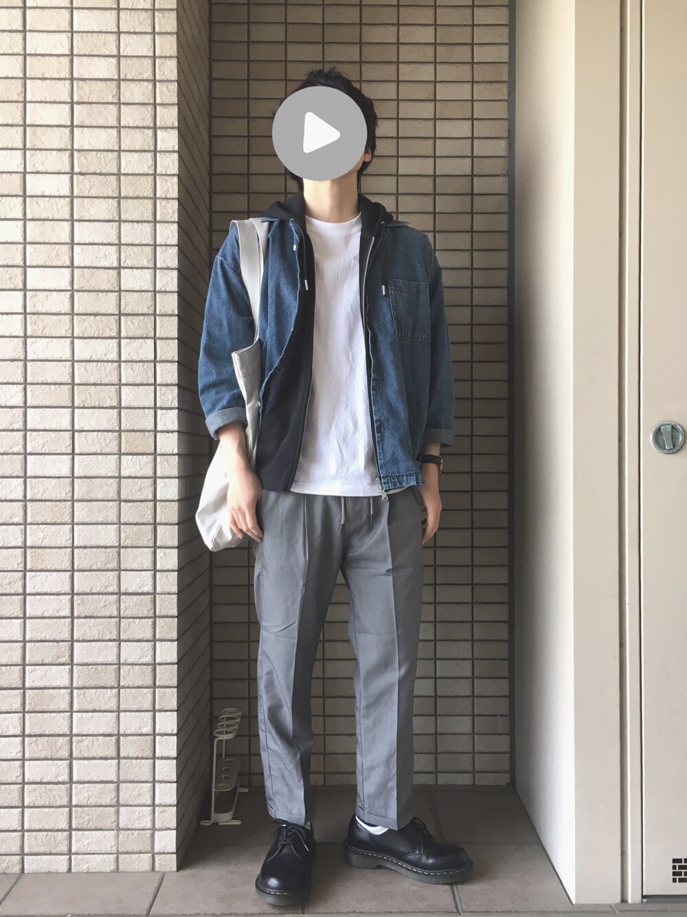 「春コーデ、シンプル、大学生、春夏コーデ、デニム」｜「LIDNMのユーズドデニムオープンカラーシャツ（シャツ/ブラウス、ブルー系）」を使った、msykさん（メンズ・165cm）の春コーディネートの1枚目の写真