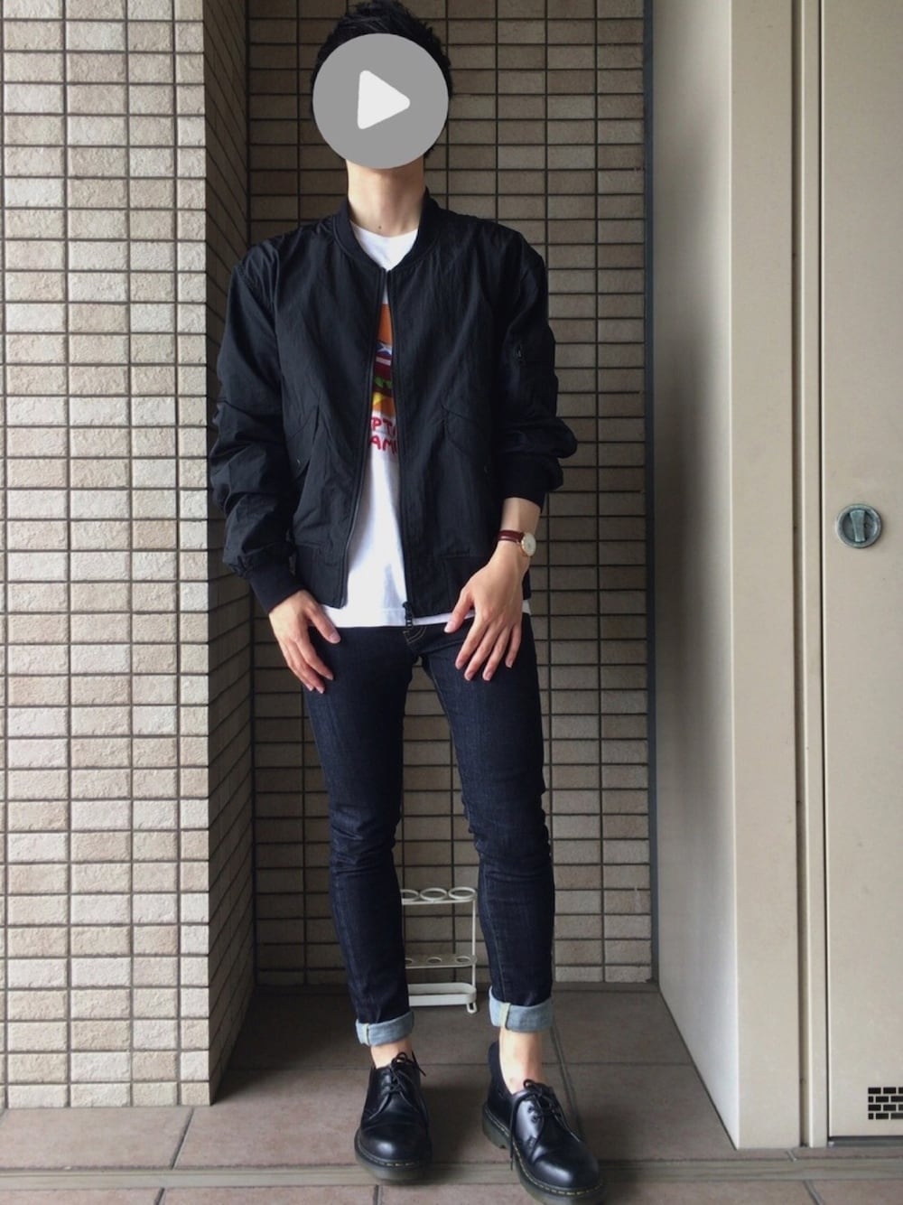 「シンプル、ブラック、ドクターマーチン、大学生、UNIQLO、LIDnM」｜「LIDNMのLIDnM/リドム/オーバーサイズL2-B（ミリタリージャケット、ブラック系）」を使った、msykさん（メンズ・165cm）の春コーディネートの1枚目の写真