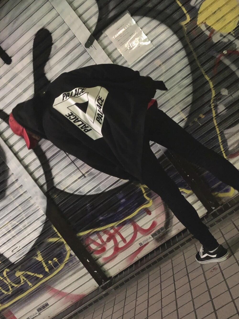 「palace、anderssonbell、cheap monday、VANS、韓国ファッション、いいね、save、フォローお願いします🤑、オーバーサイズ、フォローミー、原宿、おしゃれさんと繋がりたい」｜「PALACEのアイテム（パーカー、ブラック系）」を使った、RoleKeyCさん（メンズ・175cm）の秋コーディネートの1枚目の写真