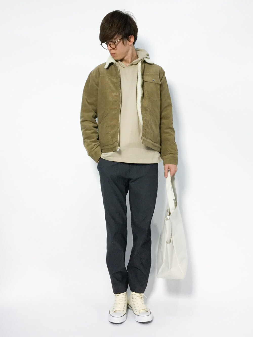 「カジュアル、パーカー、journal standard、イージーパンツ、ジャーナルスタンダード、ラングラー、Wrangler、カジュアルコーデ、メンズコーデ、RUSSELL×JS」｜「WranglerのWrangler/ラングラー 別注ボアジップブルゾン コーデュロイ（ブルゾン、ベージュ系）」を使った、hiroさん（メンズ・174cm）の冬コーディネートの1枚目の写真