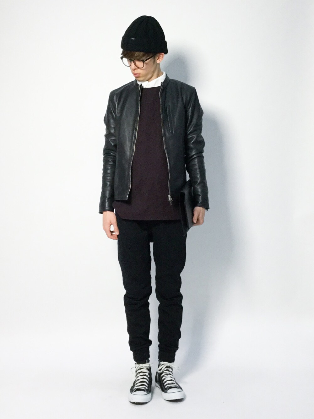 「スウェットパンツ、ライダース、AKM、journal standard、STUDIOUS、きれいめカジュアル、サーマル、ジョガーパンツ、JOURNAL STANDARD relume、menswear」｜「JOURNAL STANDARD relumeのTCワッフル サーマルロングTシャツ#	（Tシャツ/カットソー、レッド系）」を使った、hiroさん（メンズ・174cm）の冬コーディネートの1枚目の写真