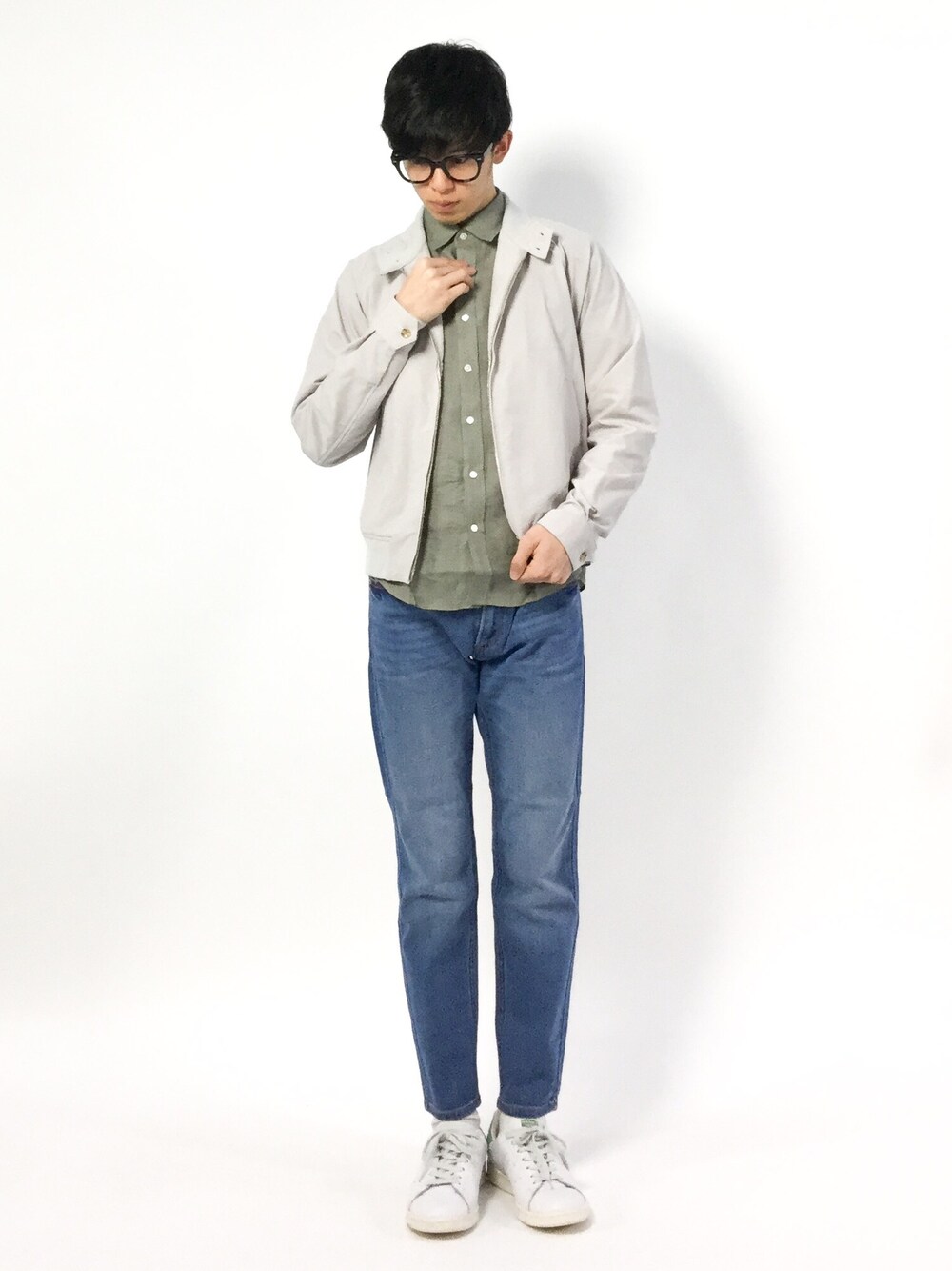 「ブルゾン、アウター、シャツ、グレー、カーキ、デニムパンツ、スタンスミス、春、春服、春コーデ」｜「JOURNAL STANDARDのストレッチデニム5PK #（デニムパンツ、ブルー系）」を使った、hiroさん（メンズ・174cm）の春コーディネートの1枚目の写真