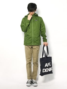 「ベージュパンツ」｜「アイテム（ナイロンジャケット）」を使った、hiroさん（メンズ・174cm）の春コーディネート