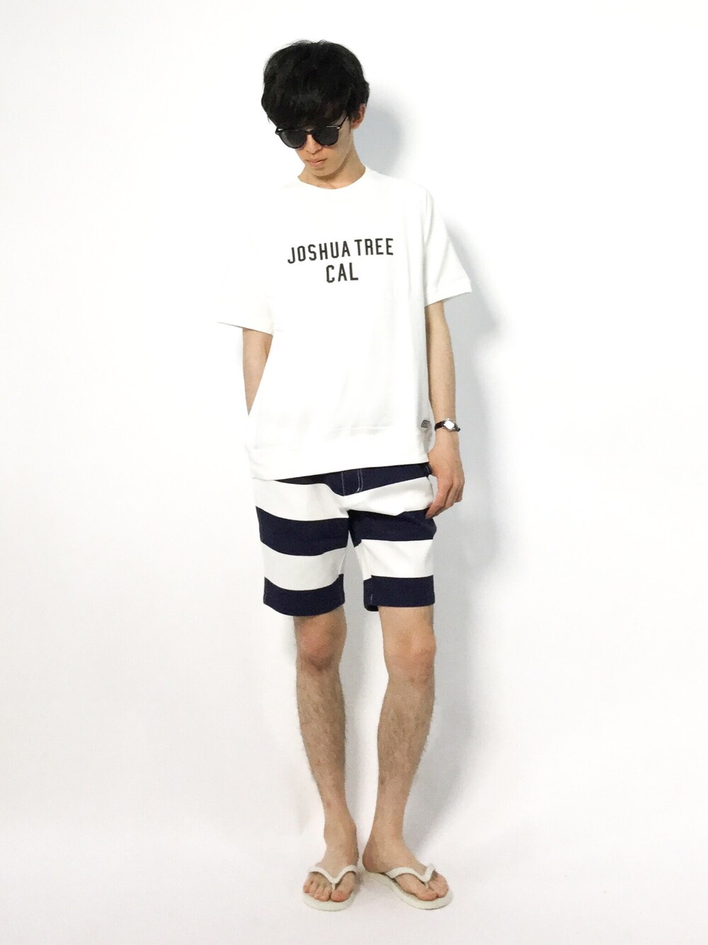 「夏、ショートパンツ、ショーパン、海、トップス、サンダル、短パン、夏コーデ、白Tシャツ、海コーデ」｜「jiggys shopのストレッチ ツイル ショーツ / ショートパンツ メンズ 半パン 短パン ハーフパンツ（その他パンツ、ホワイト系）」を使った、hiroさん（メンズ・174cm）の夏コーディネートの1枚目の写真