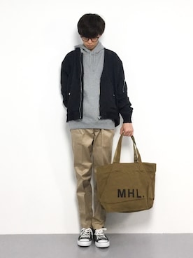 「ベージュパンツ」｜「アイテム（その他アウター）」を使った、hiroさん（メンズ・174cm）の秋コーディネート