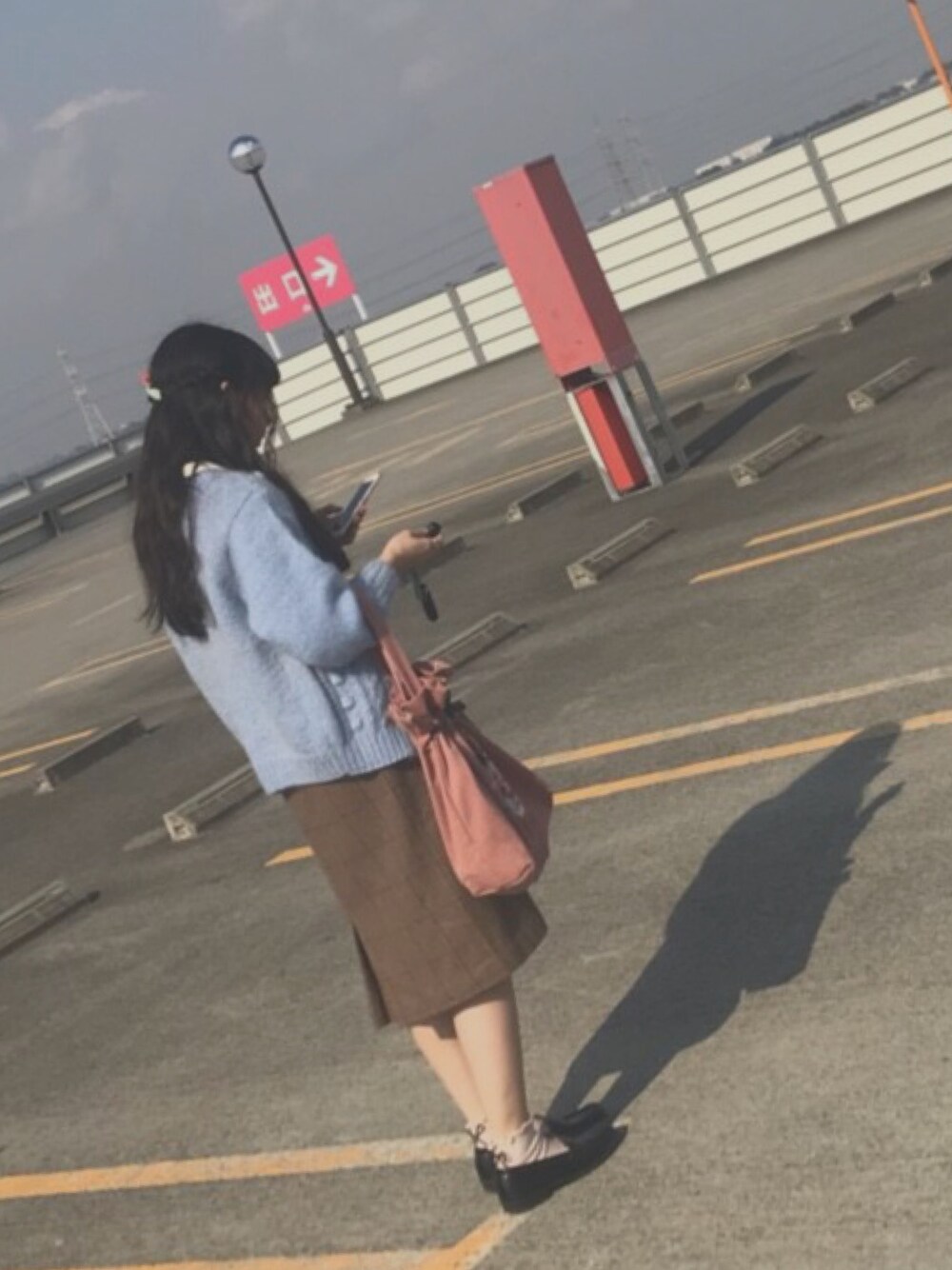 「古着、レトロ、カーディガン、used、vintage、ootd、古着MIX、水色」｜「PINK HOUSEのアイテム（バッグ、ピンク系）」を使った、yuk.さん（レディース・156cm）の秋コーディネートの1枚目の写真