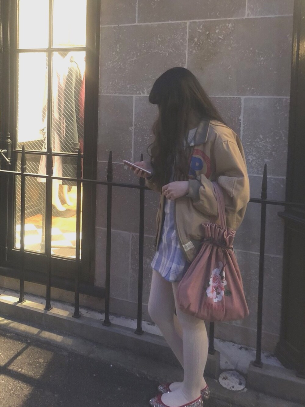 「古着、ヴィンテージ、ピンクハウス、PINK HOUSE、ニットタイツ、ペタンコ靴、おでかけコーデ、ootd」｜「PINK HOUSEのアイテム（ジャケット/アウター、ベージュ系）」を使った、yuk.さん（レディース・156cm）の冬コーディネートの1枚目の写真