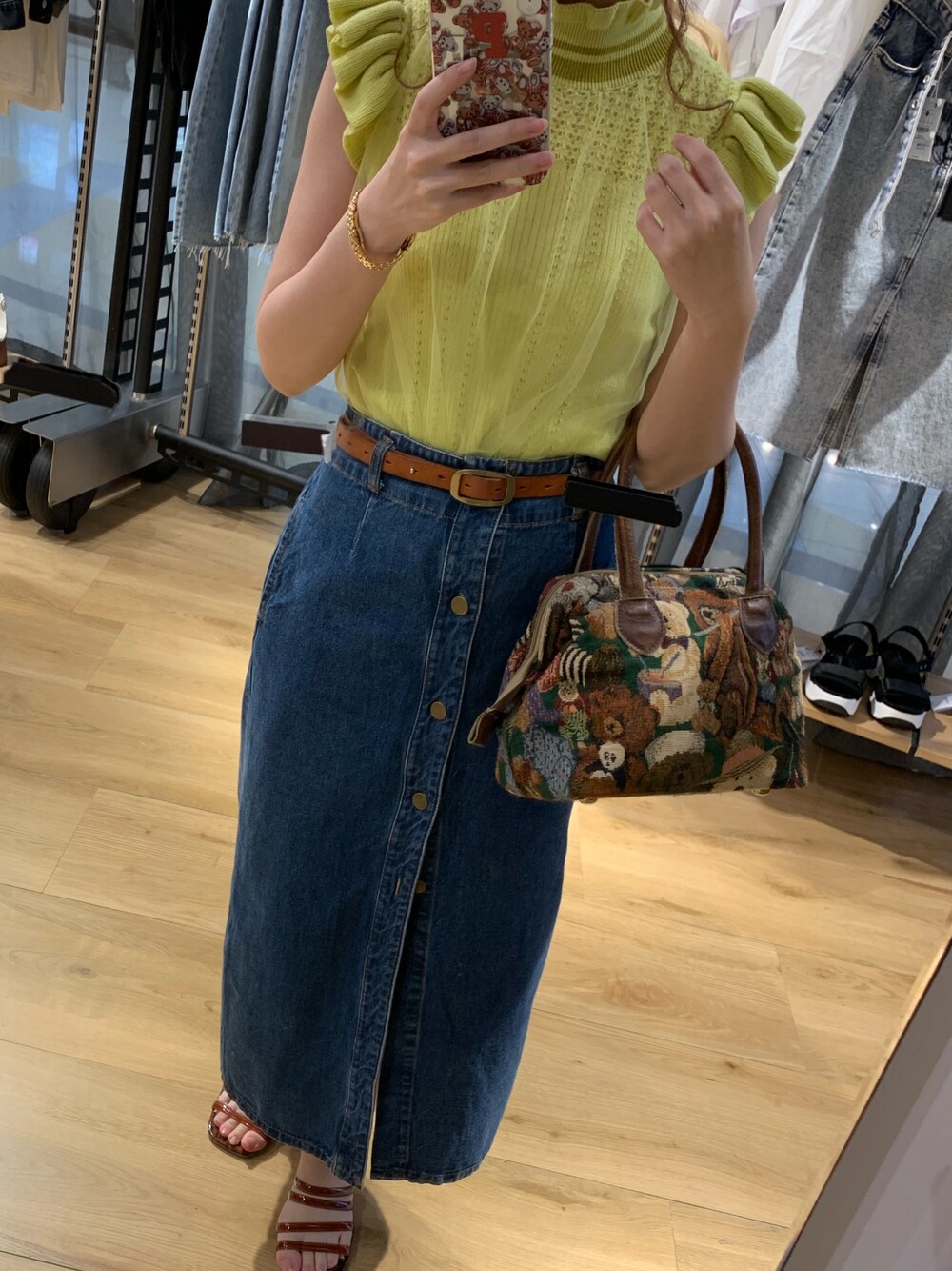 「休日スタイル、who's who chico、snidel、ootd、夏ニット」｜「ChicoのロングスリットSK（デニムスカート、ブルー系）」を使った、yuk.さん（レディース・156cm）の秋コーディネートの1枚目の写真