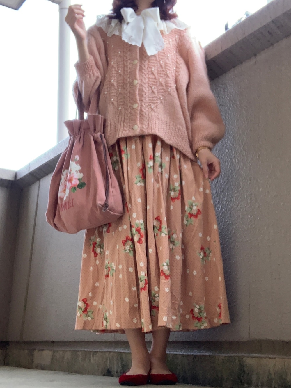 「ootd、ピンク、ピンクハウス、ワントーンコーデ、ガーリー、カーディガン、おしゃれさんと繋がりたい、バレエシューズ」｜「PINK HOUSEのアイテム（スカート、ピンク系）」を使った、yuk.さん（レディース・156cm）の秋コーディネートの1枚目の写真