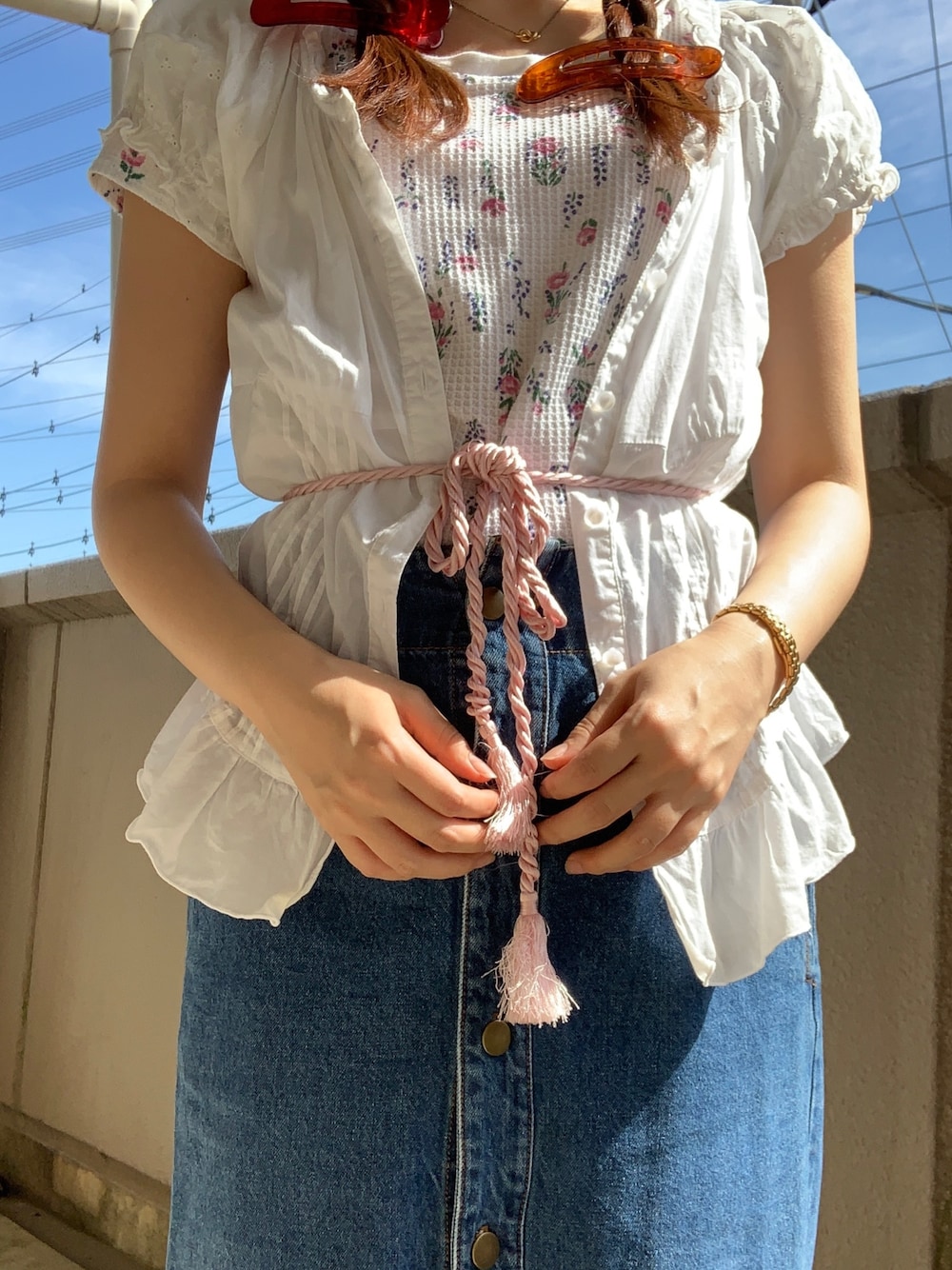 「サーマル、おしゃれさんと繋がりたい、ゆるコーデ、デニム、ootd、ホワイト、休日スタイル、JEMORGAN、古着、デニムスカート」｜「ChicoのロングスリットSK（デニムスカート、ブルー系）」を使った、yuk.さん（レディース・156cm）の夏コーディネートの1枚目の写真
