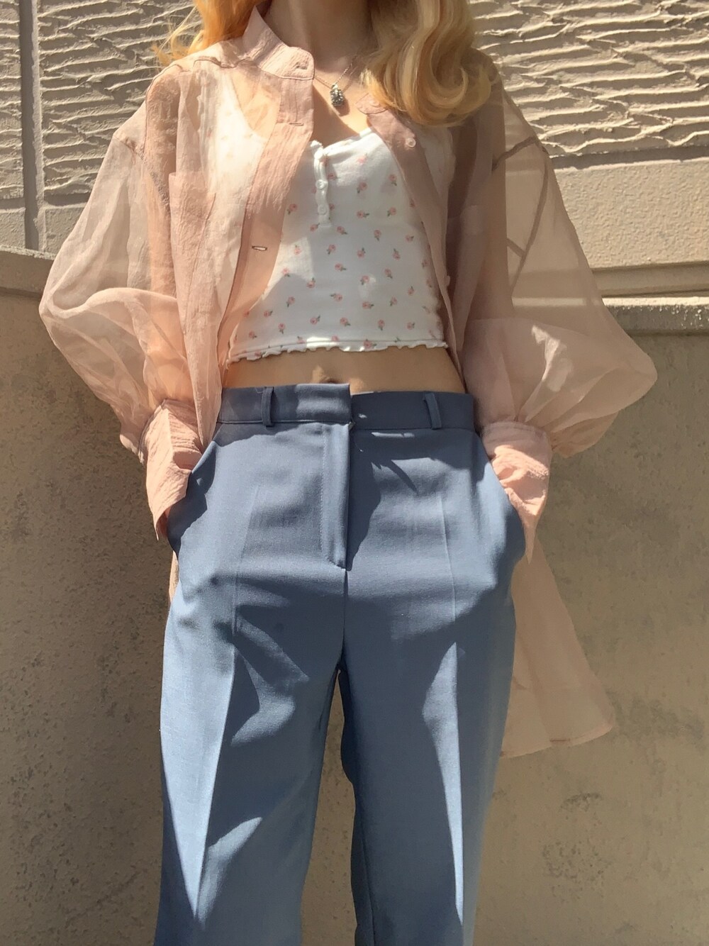 「シースルー、スラックス、プチプラ、ラクチンコーデ、お洒落さんとつながりたい、ootd、初夏コーデ、春夏コーデ、カラーパンツ、ノースリーブ」｜「RiLiのアイテム（スラックス、ブルー系）」を使った、yuk.さん（レディース・156cm）の春コーディネートの1枚目の写真
