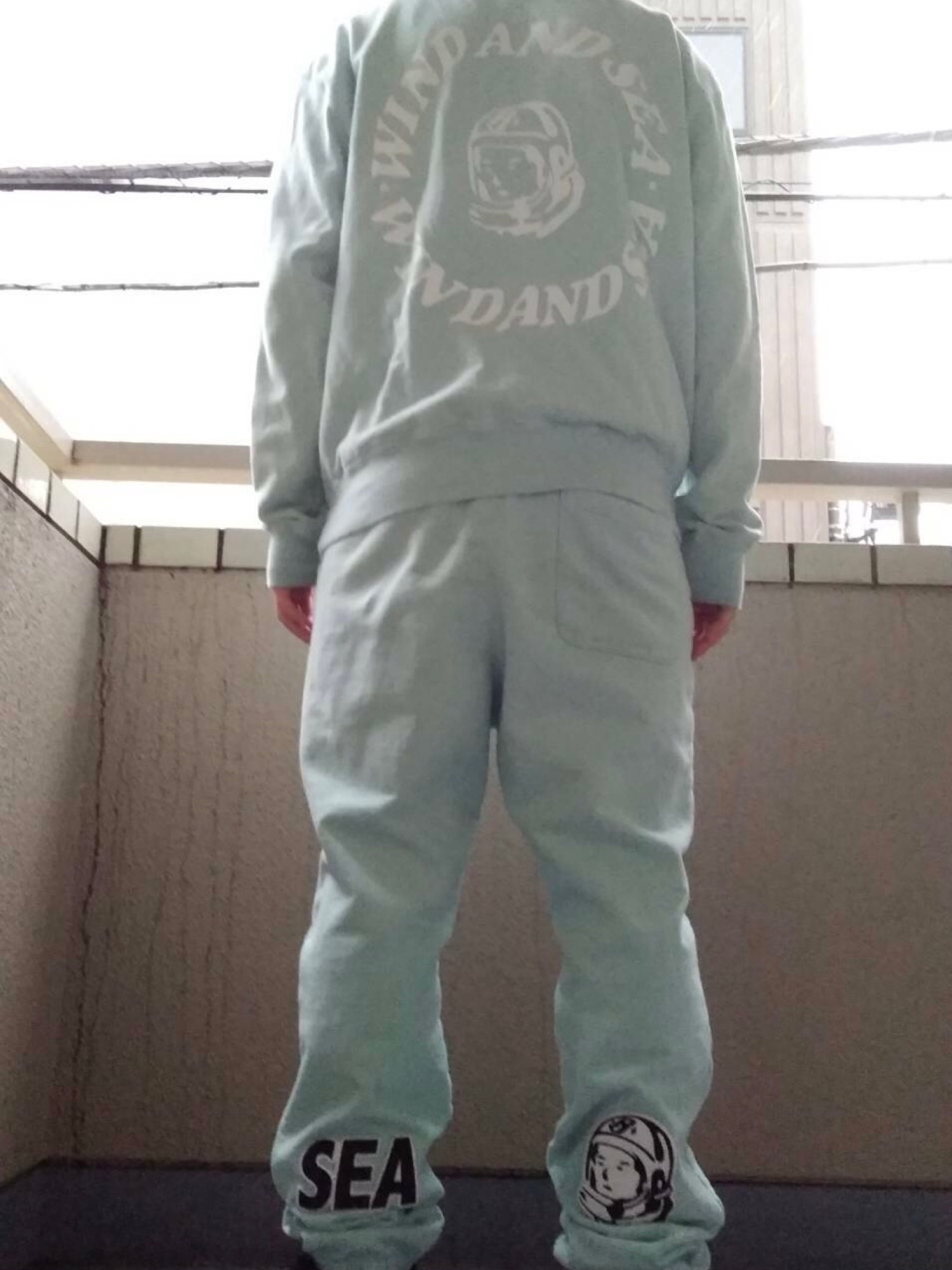 「WIND AND SEA（ウィンダンシー）のアイテム（Hoodies、ブルー系）」を使った、おちゃづけ。さん（メンズ・170cm）の冬コーディネート