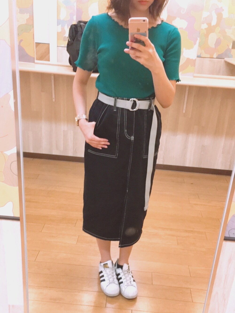 「シンプル、夏、大人カジュアル、楽チンコーデ、カジュアル、デニム、オトナ女子、秋のコーデ」｜「MOUSSYのMELLOW LOCK RIB TOP（Tシャツ/カットソー、グリーン系）」を使った、a y a さん（レディース・157cm）の夏コーディネートの1枚目の写真